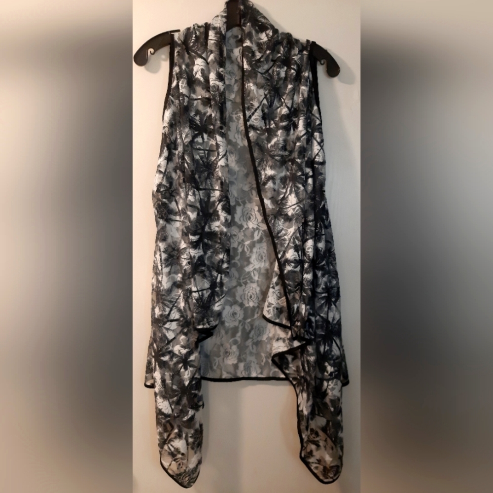 Sleeveless dressy wrap size L-XL